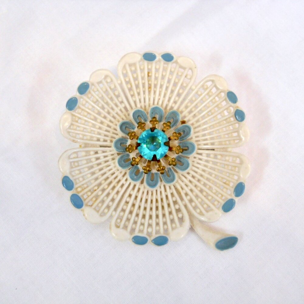Vintage 1960s Lattice Flower Power Brooch Pin Plastic Jewelry